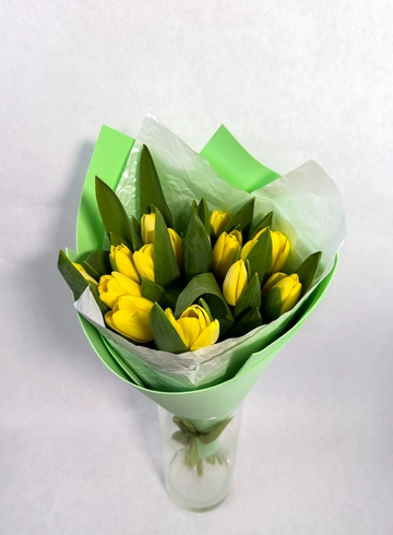 Букет из желтых тюльпанов от интернет-магазина цветов в 
