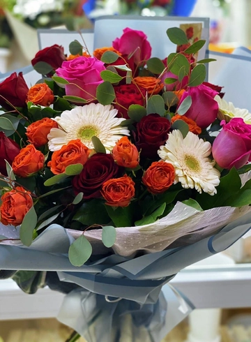 Сборный букет «Танго» от интернет-магазина цветов в 