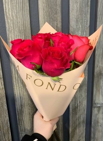 Монобукет 7 роз «Пинк» от интернет-магазина цветов в 