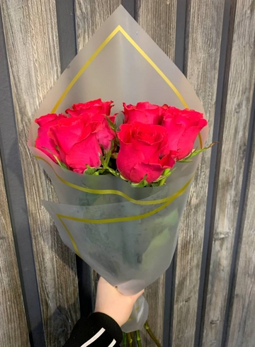 Монобукет 7 роз  от интернет-магазина цветов в 