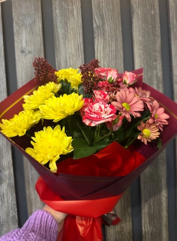 Сборный букет &laquo;Радужный&raquo; от интернет-магазина цветов в 