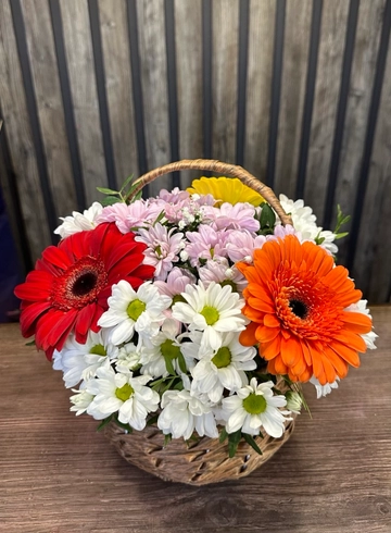 Композиция в корзине «Яркие краски» от интернет-магазина цветов в 