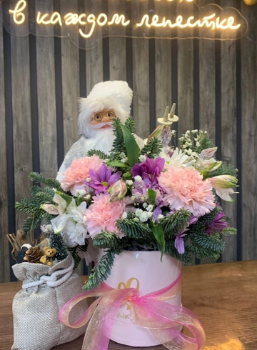 Композиция в коробке «Новогодняя сказка» от интернет-магазина цветов в 