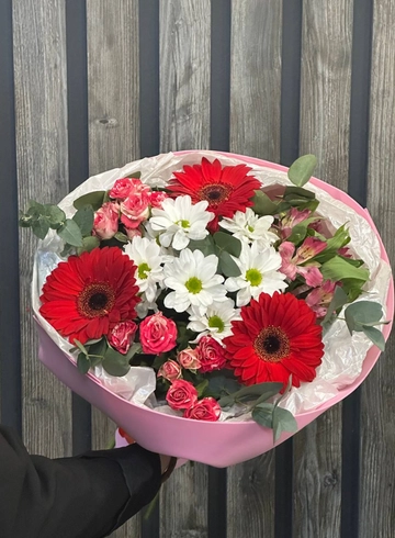 Сборный букет «Эстетика» от интернет-магазина цветов в 