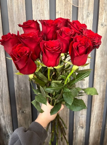 Букет из 11 алых роз от интернет-магазина цветов в 