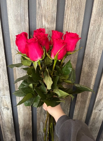 Букет из 7 красных роз от интернет-магазина цветов в 