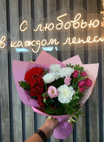 Сборный букет «Прелесть» от интернет-магазина цветов в 