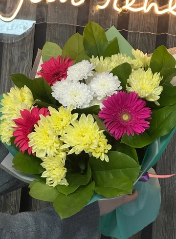 Сборный букет с хризантемой «Краски природы» от интернет-магазина цветов в 