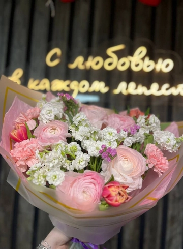 Букет с ранункулюсами &laquo;Нежные истории&raquo; от интернет-магазина цветов в 