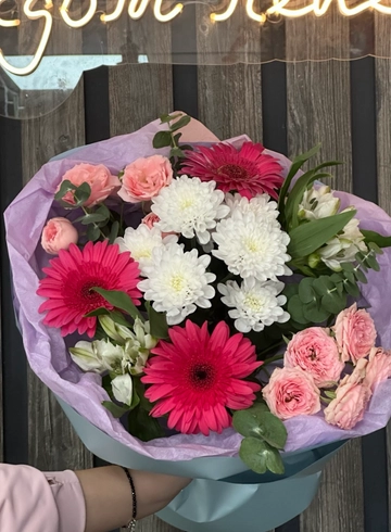 Сборный букет с герберами и альстромерией от интернет-магазина цветов в 